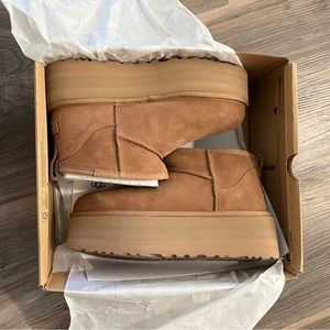 Ugg ultra mini platform size 9 NWT!!